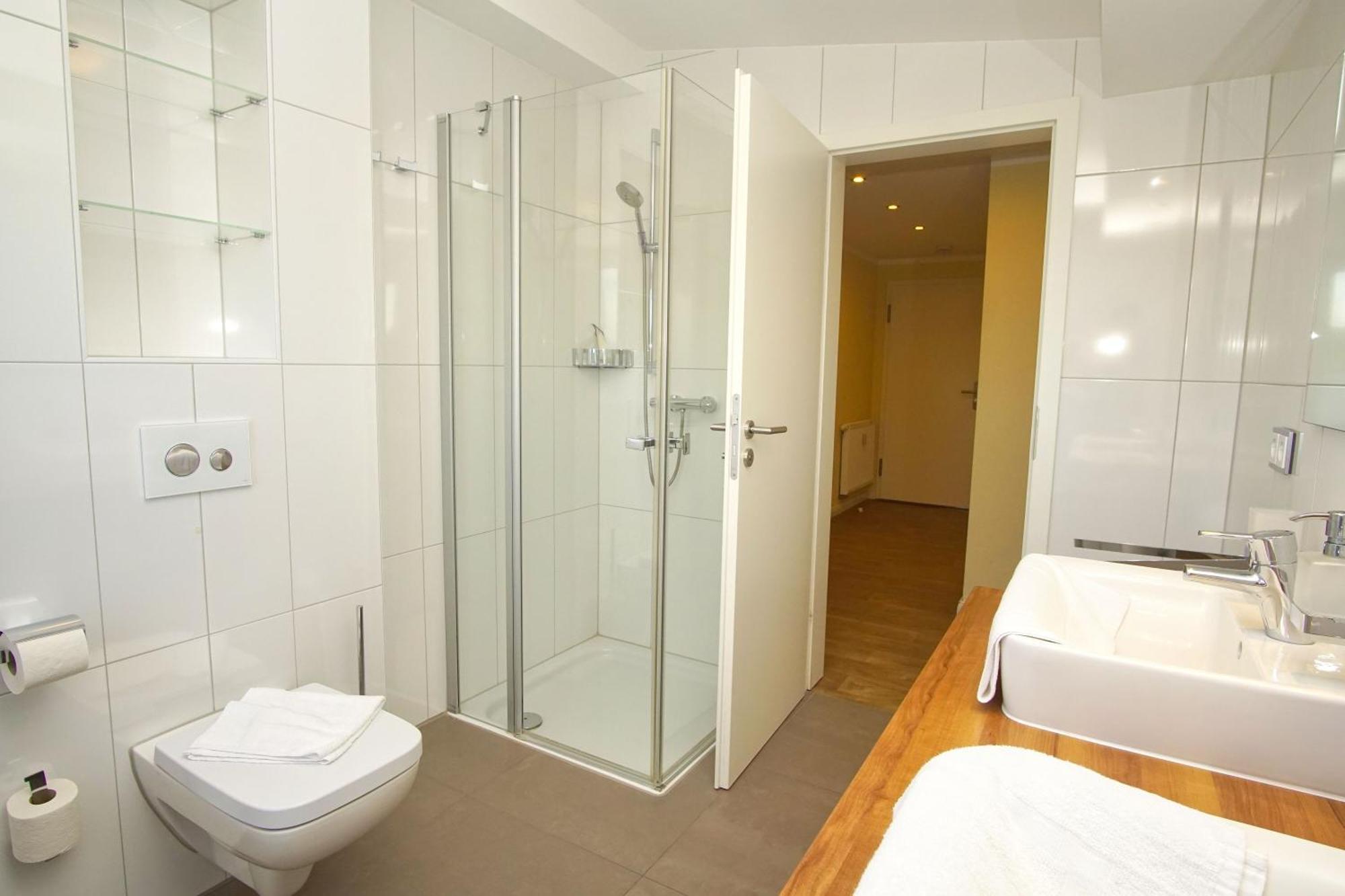Balkon, Gratis Nutzung Vom Ahoi Erlebnisbad Und Sauna In Sellin- Meeresblick Fewo 59 غورين المظهر الخارجي الصورة